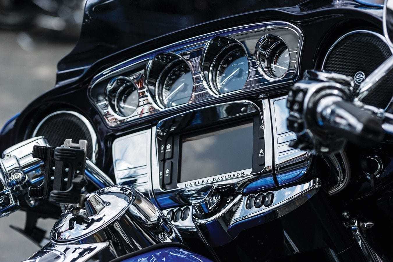 Kuryakyn, Kuryakyn Chrome Tri Line Gauge Trim Cluster Accent Harley Batwing Touring 14-20