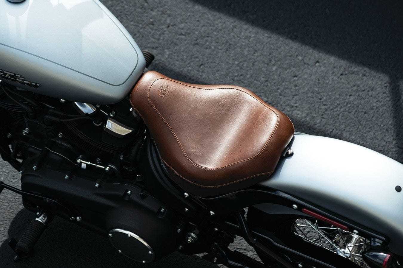 Mustang, Mustang Brown Wide Tripper Solo Front Driver Seat Harley Softail Street Bob 18+